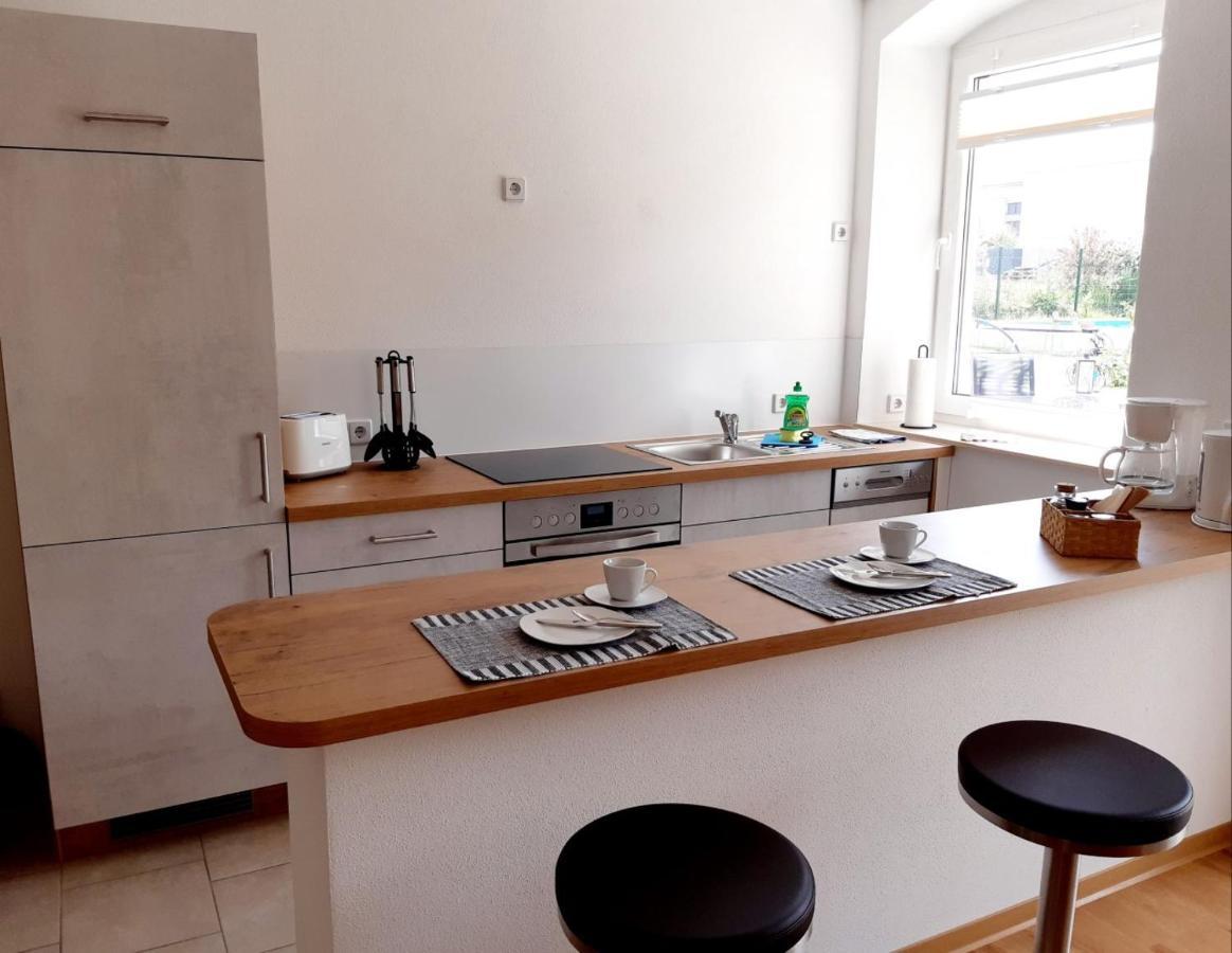 Stadtoase: Spacious Apartments with Balcony for Contractors Frankenberg Exterior photo