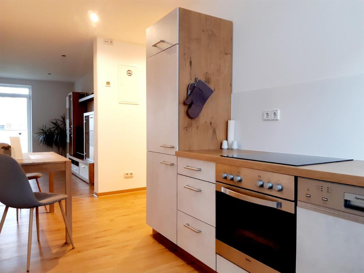 Stadtoase: Spacious Apartments with Balcony for Contractors Frankenberg Exterior photo